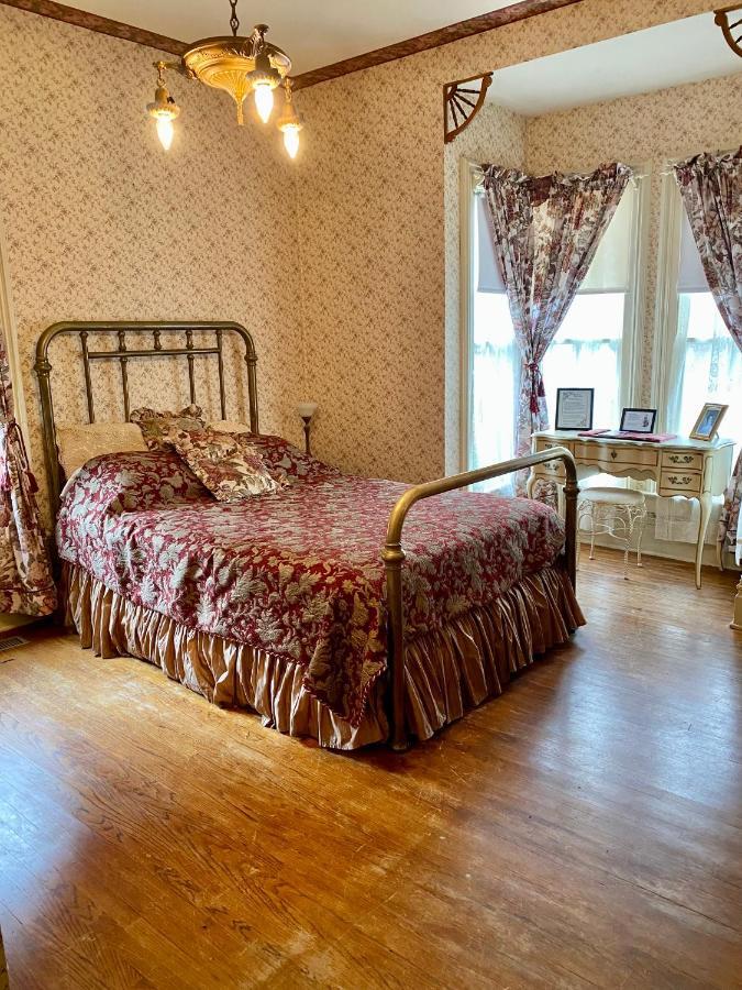 Pansy'S Parlor Bed & Breakfast Golden Exterior photo